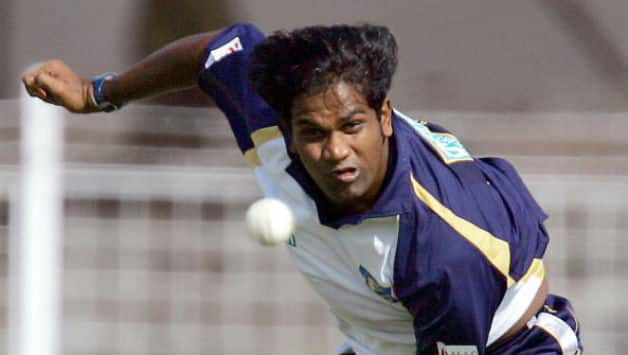 Nuwan Zoysa's one- year contract with Sri Lanka Cricket will begin from October 1 © Getty Images