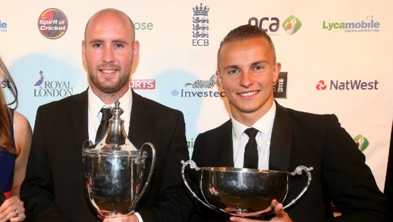 Chris Rushworth (Left) and Tom Curran hold up their awards for the cameras &copy; Getty Images