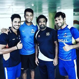 Pragyan Ojha, Manoj Tiwary and other Bengal players meet Muttiah Muralitharan