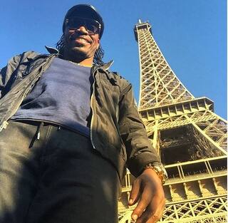 Chris Gayle at the ‘Fashion Capital’; takes a bottom’s up shot at Eiffel Towers