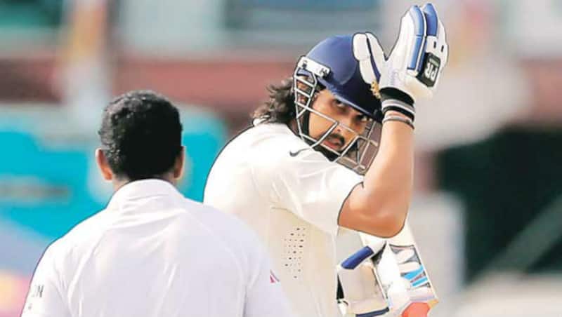 "Hit me here" Ishant Sharma (Right) is saying to Dhammika Prasad &Acirc;&copy; AFP