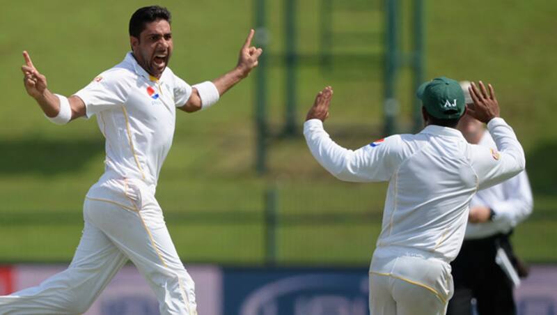 Pakistani bowlers have done a good job and picked wickets just before tea © Getty Images