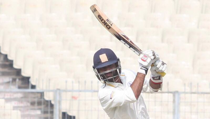 Dinesh Karthik was out for only 27 &copy; IANS (File Photo)