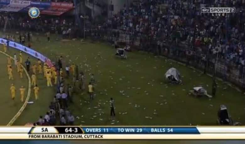 Crowd trouble suspends play at India-South Africa 2nd T20I at Cuttack: Twitter reactions