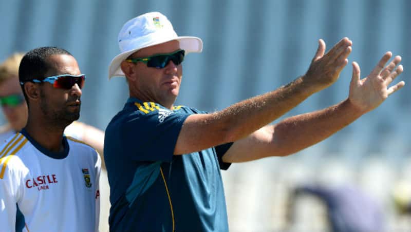 Claude Henderson (R) is South Africa's spin coach &Acirc;&copy; Getty Images