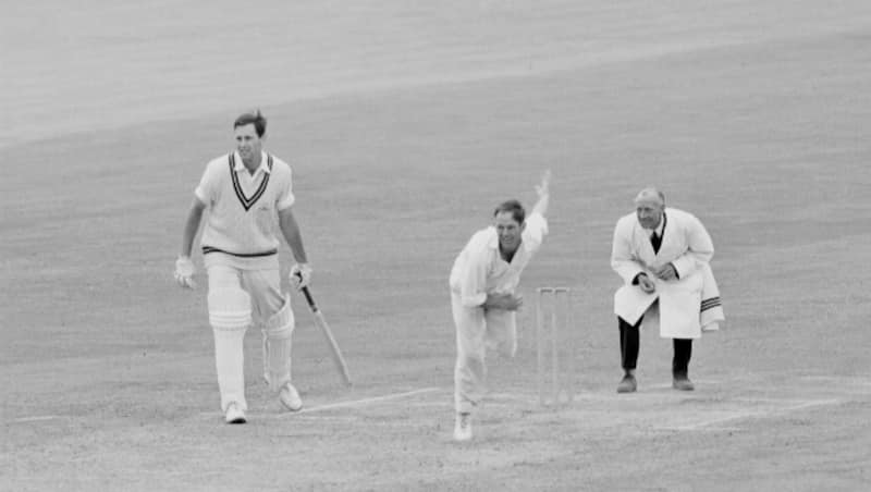 Ken Palmer (bowling) won the Carling Trophy, 1963 © Getty Images