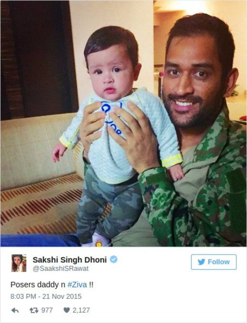 पापा धोनी के साथ जीवा के ये तस्वीर साक्षी ने 21 नवंंबर को पोस्ट की थी © Sakshi Dhoni twitter 