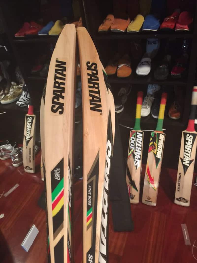 क्रिस गेल ने गोल्ड बैट के आने से पहले इसकी जानकारी अपने ट्वीटर पेज पर दी थी © Chris Gayle twitter 