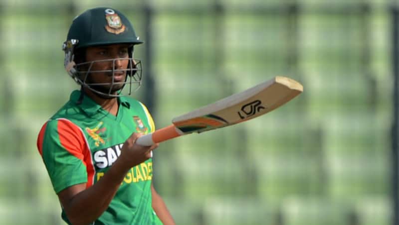Anamul Haque used his bat for beating &copy; AFP