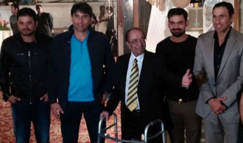 Hanif Mohammad celebrates his 81st birthday with a goofed-up cake!