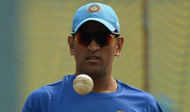MS Dhoni refuses to lead Jharkhand in Vijay Hazare Trophy; to play under Varun Aaron