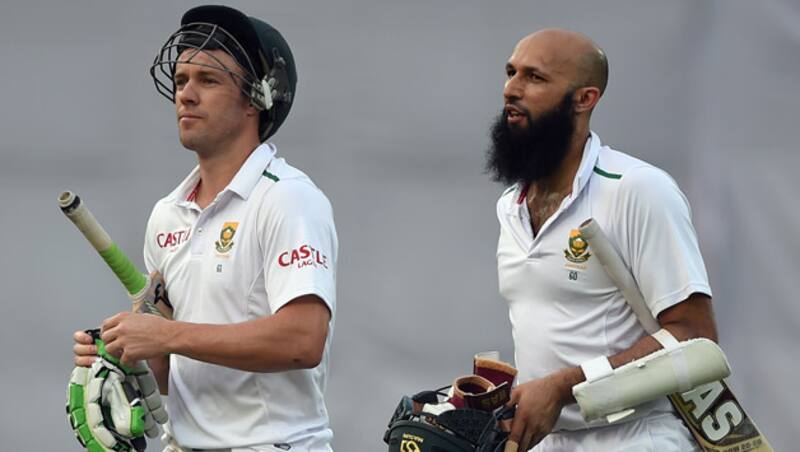 अमला औऱ डीविलियर्स की ने टेस्ट के चौथे दिन बहुत धीमी बल्लेबाजी की © AFP