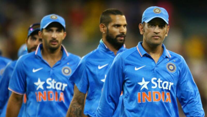 MS Dhoni (right) was full of praise for the contributions of young Jasprit Bumrah and experienced Ashish Nehra &Acirc;&copy; Getty Images