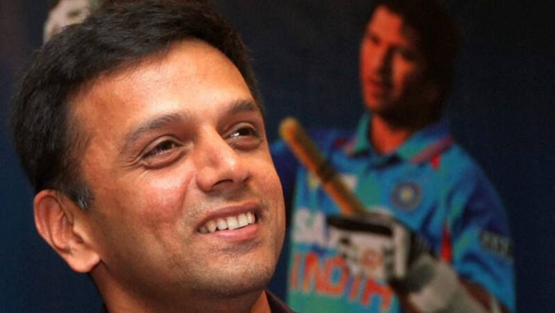 दुनिया भर के गेंदबाजों को अपनी बल्लेबाजी का लोहा मनवाने वाले द्रविड़ एक लड़की के सवालों में उलझ कर रह गए © PTI