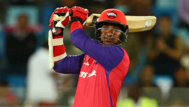 Kumar Sangakkara's cameo of 86 was enough to tame the Libra Legends © Getty Images