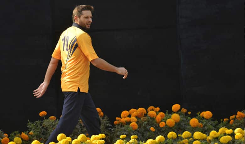 Miffed with “ghatia” question, Shahid Afridi walks out of press conference