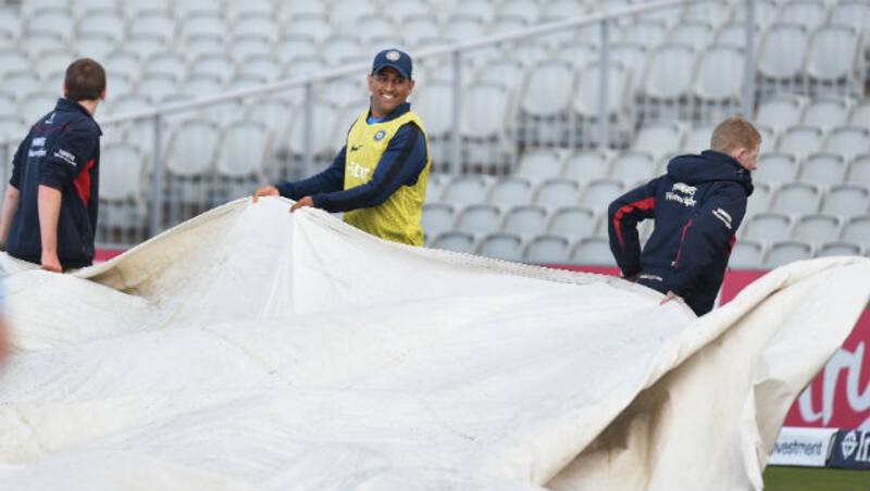 MS Dhoni working with the groundsmen at Manchester during the fourth Test &Acirc;&copy; Getty Images