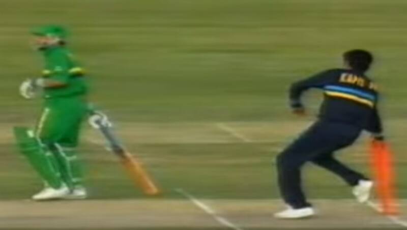 Kapil Dev (left) Mankaded Peter Kirsten after warning him three times. Photo courtesy: YouTube screengrab