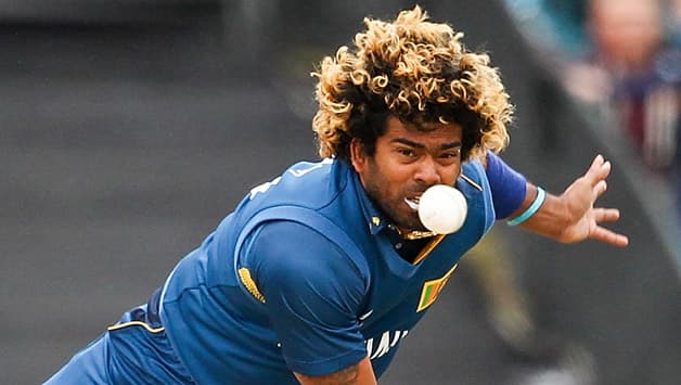 Lasith-Malinga-of-Sri-Lanka-bowls-2.jpg