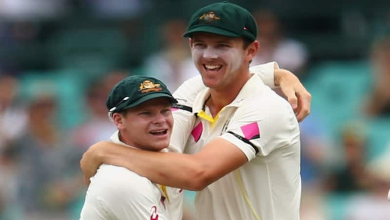 Steven Smith and Josh Hazlewood appealed for lbw in 73rd over on Day 4 of 2nd Test © Getty Images