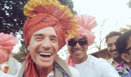 Australian politician-turned-runner runs with the hope to meet the Indian cricket team