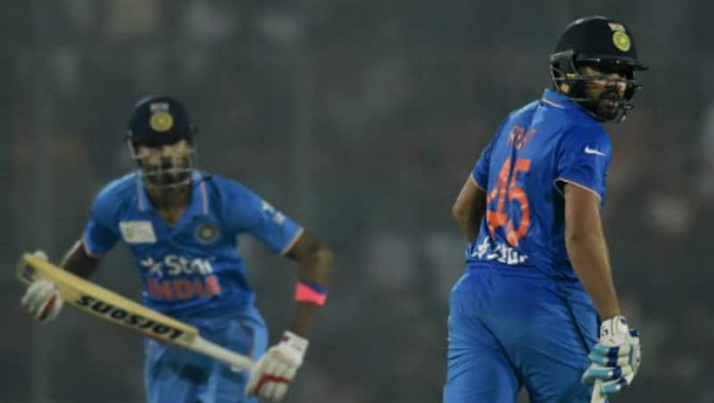 हार्दिक पांड्या और रोहित शर्मा © AFP