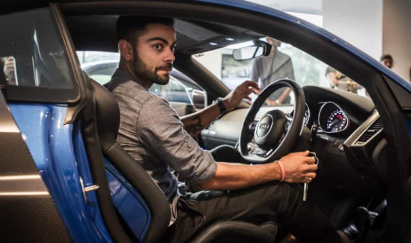 विराट कोहली कार के शौकीन क्रिकेटरों में से एक हैं 