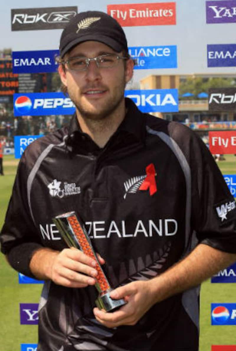 Daniel Vettori with the Man of the Match Award &Acirc;&copy; Getty Images