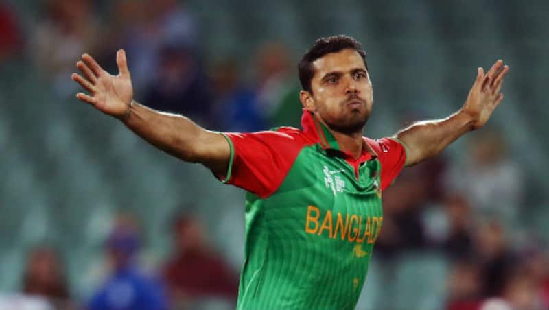 मशरफे मुर्तजा अपनी स्विंग से भारतीय टॉप आर्डर को परेशान करने की कोशिश करेंगे © Getty Images