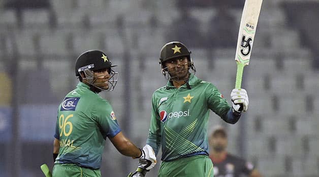 Umar-Akmal-Shoaib-Malik.jpg