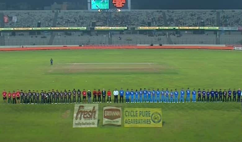 Players from India and UAE offers a minutes silence in memory of Martin Crowe
