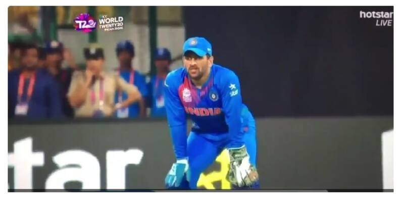 महेंद्र सिंह धोनी  (Photo Courtesy: Twitter, @beinghridophile )