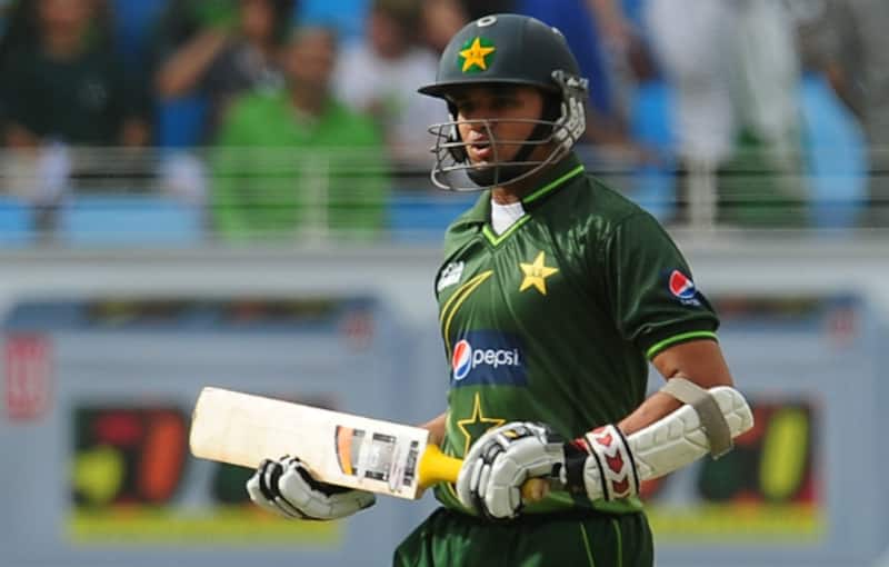 Azhar Ali shows support for T20 captain Sarfraz Ahmed © AFP