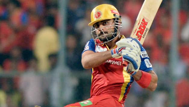 Royal-Challengers-Bangalore-batsman-Virat-Kohli-in-action22