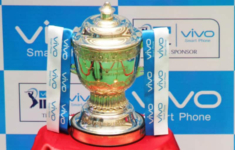 VIVO-IPL-trophy-showcased-during-the-VIVO-IPL-trophy-tour-in-Hyderabad-on-March-20-20161