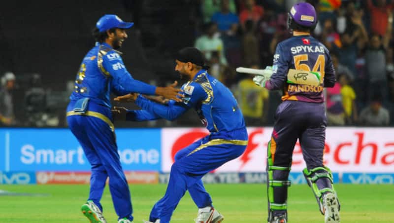 Harbhajan-Singh-of-Mumbai-Indians-celebrates-fall-of-a-wicket-66