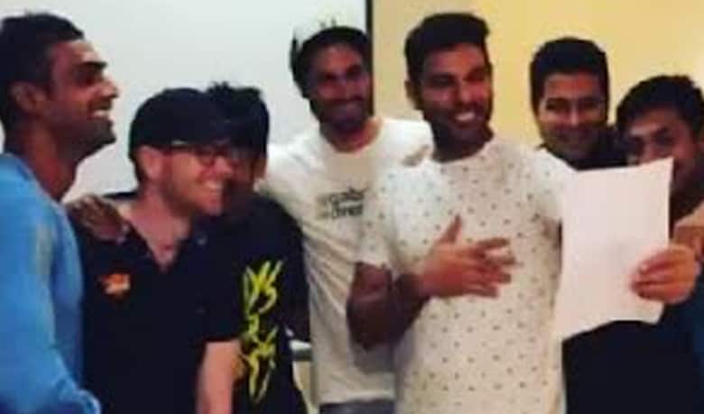 VIDEO: Yuvraj Singh and other SRH players try to get their team song right
