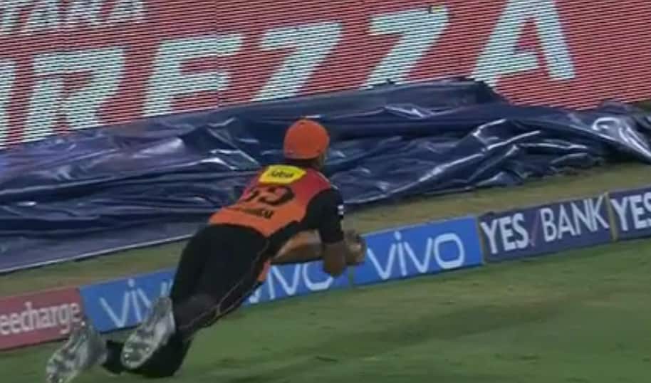 Video: Vijay Shankar cups a beauty to dismiss Dwayne Bravo