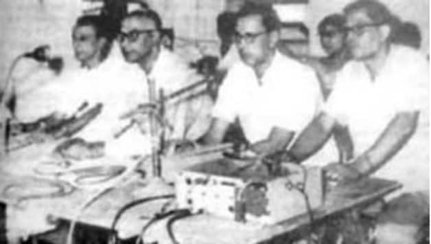 (From left) Ajoy Bose, Kamal Bhattacharya, Pushpen Sarkar. (Photo courtesy: abasar.net)
