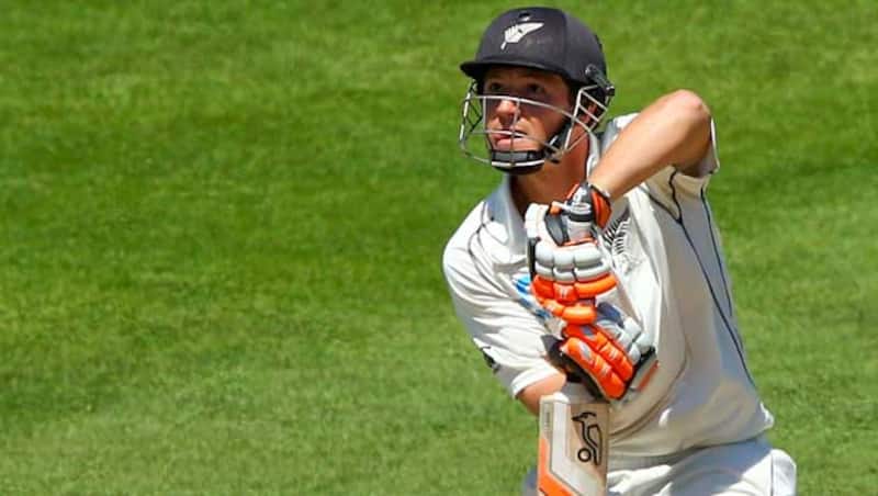 BJ Watling is currently batting on 21 along side Mitchell Santner &copy; Getty Images (File Photo)