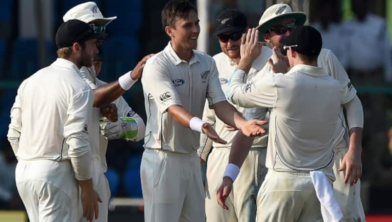 Trent Boult celebrates the wicket of Wriddhiman Saha with team © AFP
