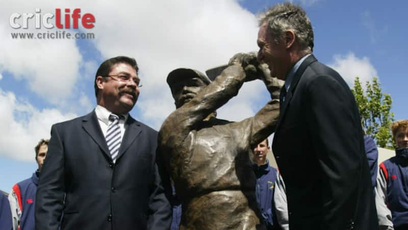 David Boon (left) and Allan Border unveil a statue honouring the former at Bellerive Oval in Hobart in 2002.