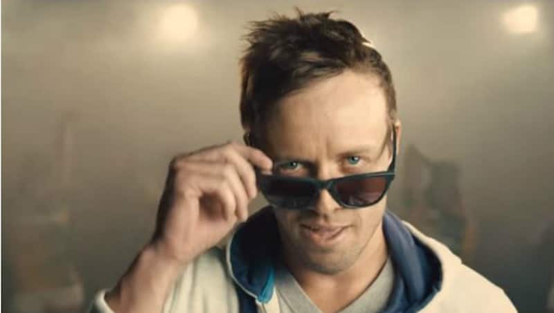 एबी डीविलियर्स हिंदी गाने भी गा लेते हैं Photo Courtesy: Proteas Cricket Youtube