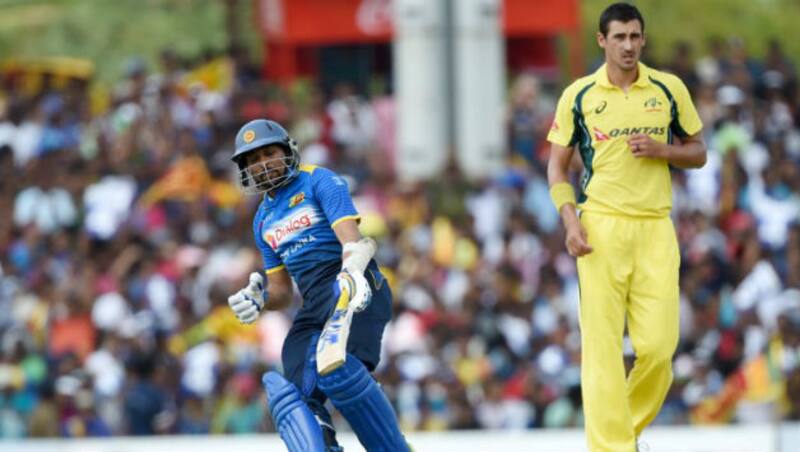 Expect a tough battle between Tillakaratne Dilshan and Mitchell Starc © AFP