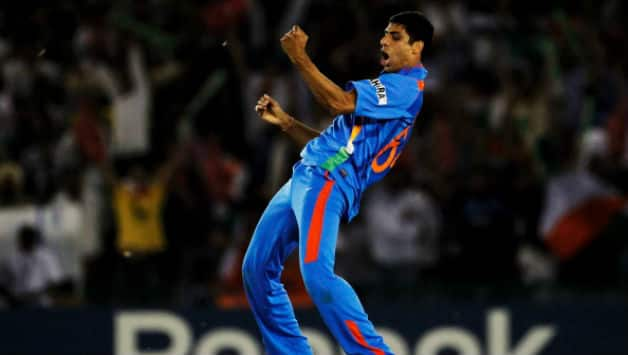 When Ashish Nehra gifted a flat to his coach - Cricket Country