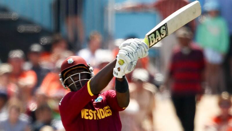 Darren Sammy scored 71* from just 34 balls to take Rajshahi Kings to 154 &copy; Getty Images