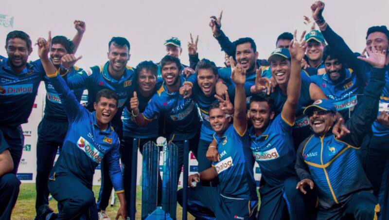 Sri Lanka players with the Tri-Nation Series trophy &copy; AFP