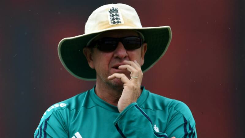 Trevor Bayliss says he will "step up to the mark" and reissue orders to failing batting line-up before the final two Tests &copy; Getty Images