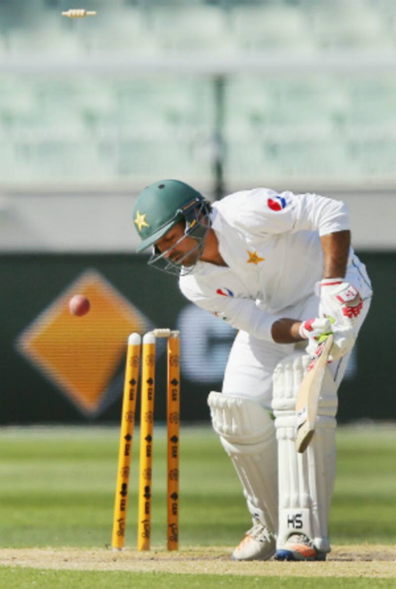 Sarfraz is cleaned up by Starc. (Courtesy: Getty Images)