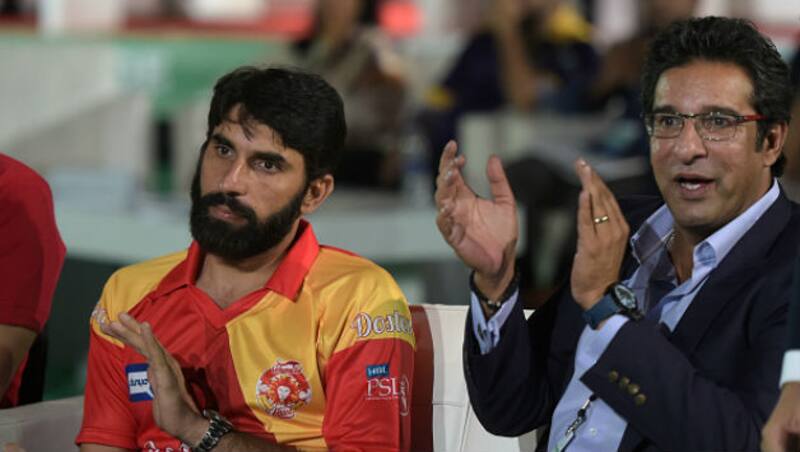 Misbah-ul-Haq (left) and Wasim Akram &copy; AFP